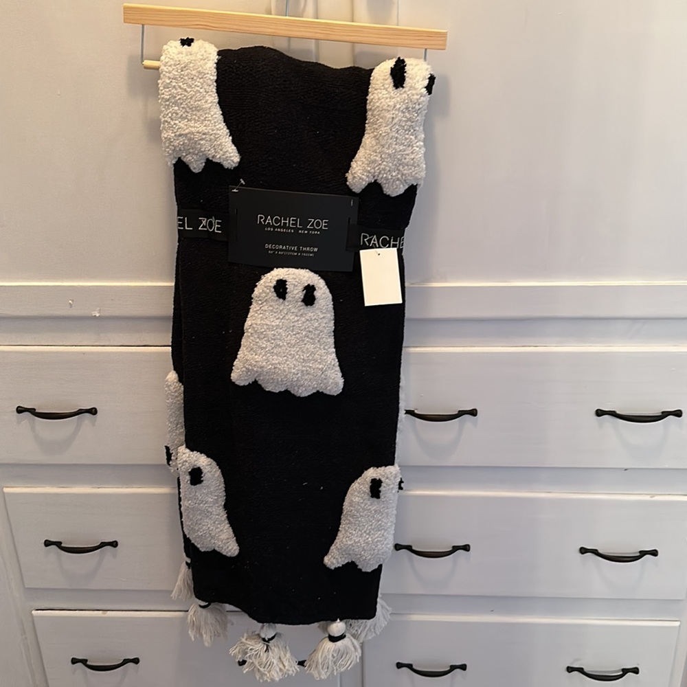 Black and white Halloween ghost throw w/tassels